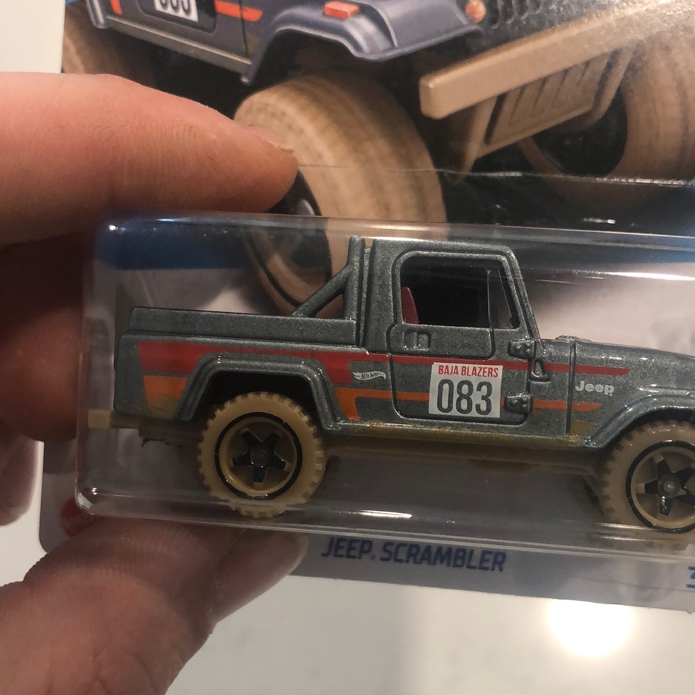 Jeep Scrambler Silver - Picture 2 of 8